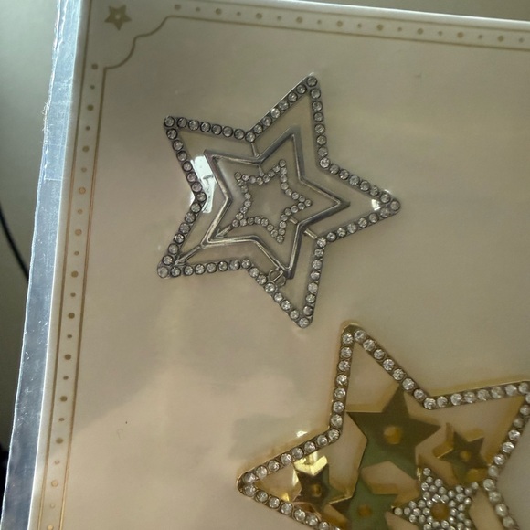 Dior 2025 Holiday Star Hair Barrettes in Gold and Silver - Picture 5 of 5